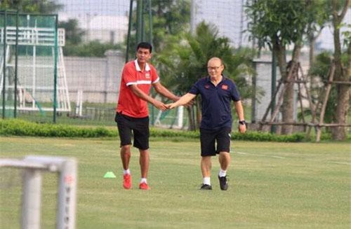 V-League đổi lịch: Chờ câu trả lời của HLV Park Hang Seo