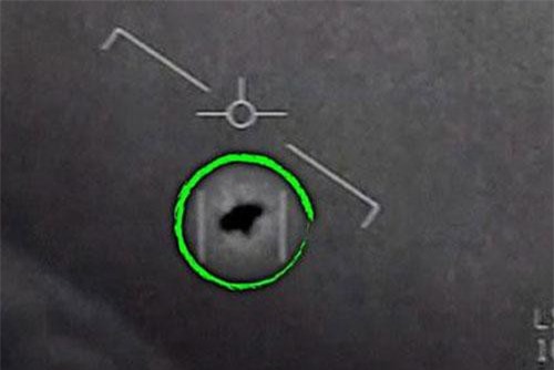 CLIP: UFO kỳ quái bị không quân Mỹ tình cờ phát hiện