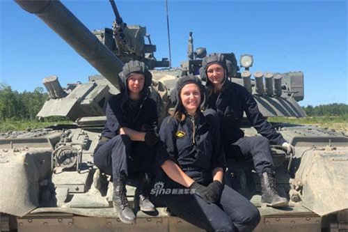 Nga mang T-80 cùng kíp lái nữ tham gia đua tăng Tank Biathlon