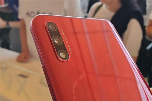 Cận cảnh Honor 9X vừa ra mắt với giá gần 5 triệu