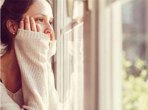 Nhà chồng lạnh lùng, coi thường vì khinh con dâu ít học