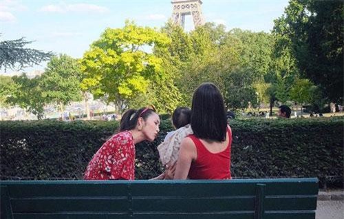 Chỉ với một hành động nhỏ, Tăng Thanh Hà được chị chồng khen nức nở