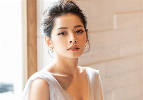 Chi Pu được trả cát xê cao ngất ngưởng dù tài năng bị chê hạn hẹp