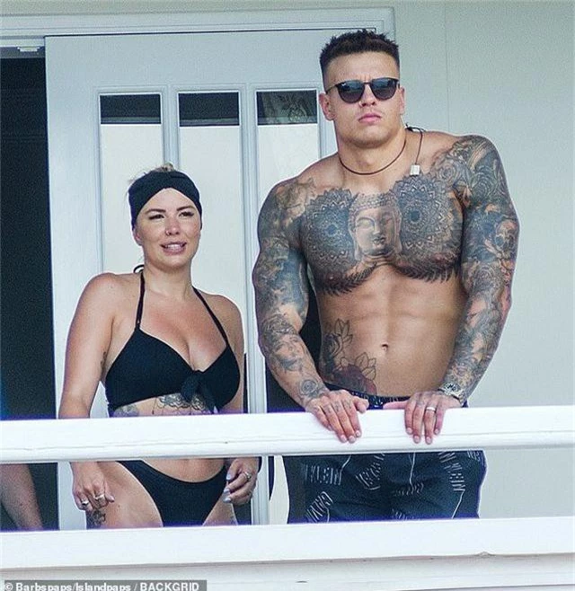 Olivia Buckland và chồng khoe loạt hình xăm khủng - 2