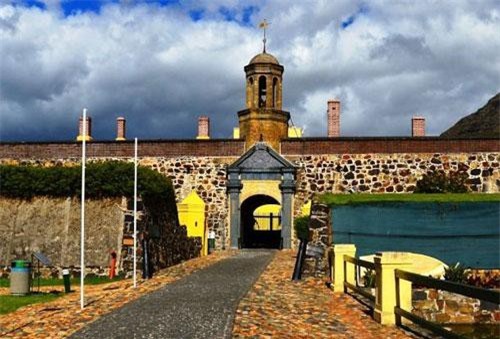 Sự thật 10 lâu đài ma ám khét tiếng thế giới