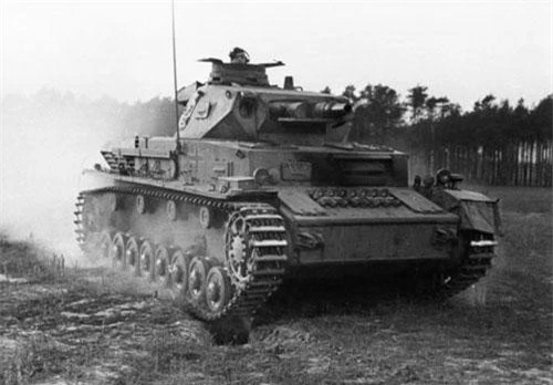 Có tên đầy đủ là Panzerkampfwagen IV hay thường được gọi tắt là Panzer IV, loại xe tăng này từng được Đức quốc xã sử dụng với số lượng lớn trong Chiến tranh Thế giới thứ hai và được coi là một trong những loại xe tăng thành công nhất của quân đội nước này. Nguồn ảnh: Warhistory.