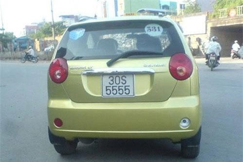 Dàn xe hơi bình dân sở hữu biển số khiến các đại gia phải mơ ước