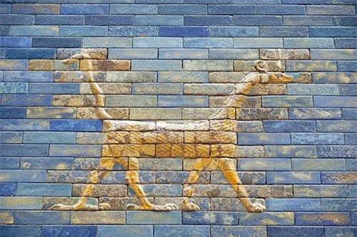 Mushussu, con rồng được khắc họa trên Cổng Ishtar của nền văn minh Lưỡng Hà (4 nghìn năm TCN).