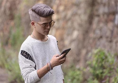 Quán quân The Voice Kids Quang Anh sau dao kéo "khác lạ"