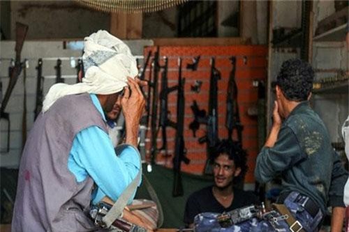 Kỳ lạ ngôi chợ bán toàn súng đạn ở Yemen