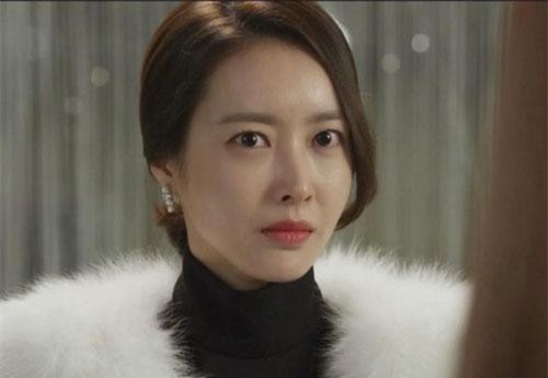 Mẹ chồng mắng con trai đội vợ lên đầu, con dâu khẽ cười rồi đáp 1 câu khiến bà "há miệng mắc quai"