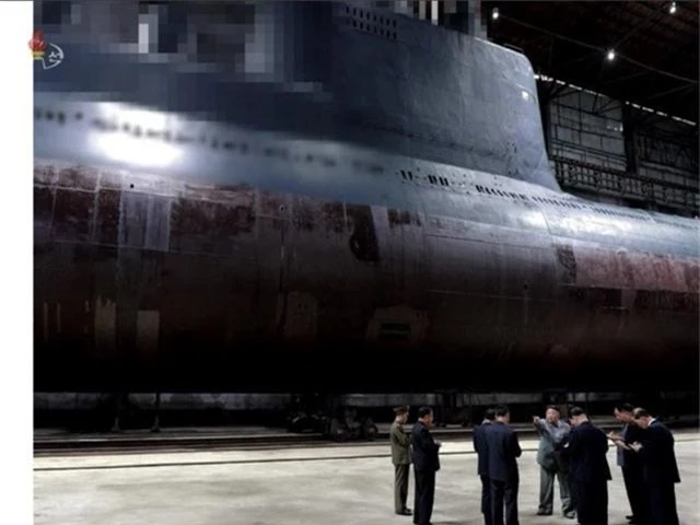 Chuyên gia “giải mã” hình ảnh tàu ngầm mới hé lộ của Triều Tiên - 2