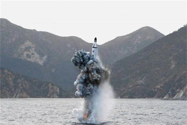 Chuyên gia “giải mã” hình ảnh tàu ngầm mới hé lộ của Triều Tiên - 3