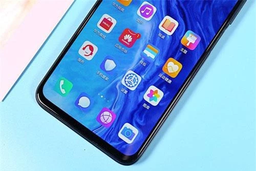 Viên pin dung lượng 4.000 mAh nhưng không được tích hợp sạc nhanh.