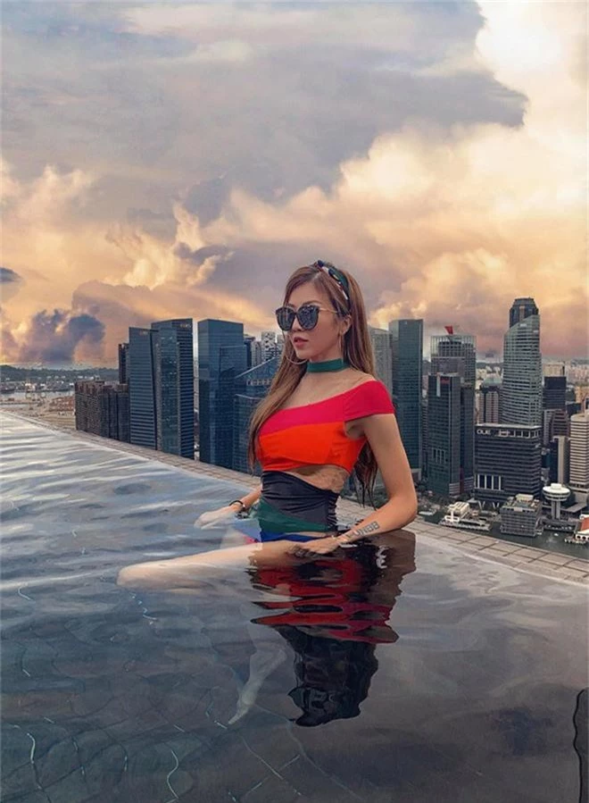 Hội bạn toàn mỹ nhân của Trang Pháp diện áo tắm khoe body cực nuột tại đảo quốc sư tử - Ảnh 1. Hội bạn toàn mỹ nhân của Trang Pháp diện áo tắm khoe body cực nuột tại đảo quốc sư tử - Ảnh 1.