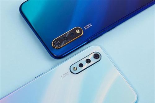 Smartphone 3 camera sau, RAM 6 GB, pin 4.500 mAh, giá 6 triệu