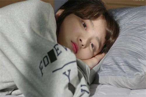 Sắp đính hôn bất ngờ nghe tin bạn trai có con với người cũ