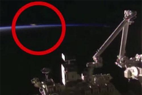 Phát hiện UFO kỳ quái đang cố tiếp cận Trái Đất