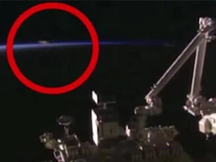 Phát hiện UFO kỳ quái đang cố tiếp cận Trái Đất