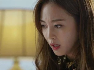 Từ thỏi son lạ nằm trong túi chồng, vợ trẻ phát hiện anh ta ngoại tình nhưng danh tính "người thứ ba" mới làm cô choáng váng