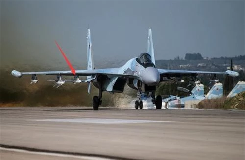 Tiêm kích Su-35S của Không quân Nga hoạt động tại Syria đeo tên lửa R-77-1 dưới cánh. Ảnh: TASS.