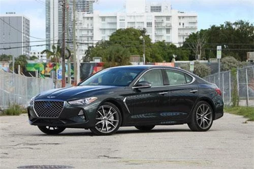 5. Genesis G70 3.3T 2019 (điểm: 7/10).