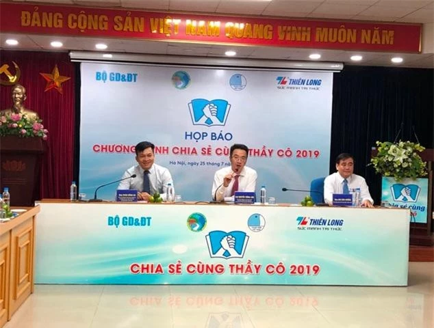 Họp báo giới thiệu chương trình “Chia sẻ cùng thầy cô” năm 2019. 