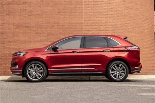 8. Ford Edge Titanium 2019 (điểm: 6,8/10).