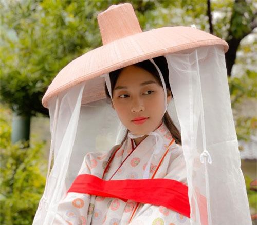 Khả Ngân khoe mặt mộc nhẹ nhàng vẫn được khen xinh như gái Nhật