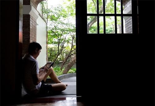 Khi mẹ vợ đến, tôi tưởng bà sẽ thắp nén hương cho con gái nhưng bà lại đặt vấn đề khiến tôi choáng váng và càng thương người vợ quá cố