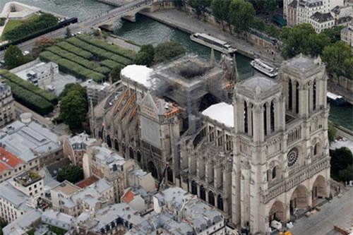 Nóc Nhà thờ Đức Bà Paris có thể sụp đổ vì nắng nóng