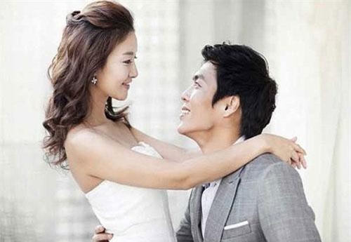 Cưới chồng bác sĩ tưởng sướng cả đời ai ngờ đêm tân hôn chồng khinh khỉnh: 'Em là loại gái trinh bẩn thỉu'