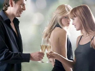 Muốn ly hôn vì chồng có vợ bé bên ngoài