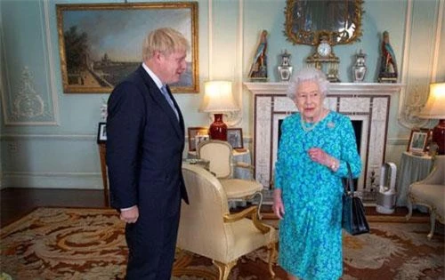 Tân thủ tướng Boris Johnson gặp Nữ hoàng Anh Elizabeth II (Ảnh: Reuters)
