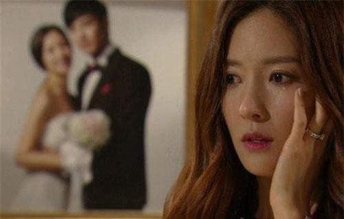 Bắt quả tang ngoại tình, chồng gân cổ cãi: "Trên đời làm gì có thằng nào ngu mà ăn mãi cơm cả đời chứ?"