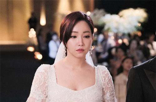 Thấy thông gia trao cho con gái mỗi chỉ vàng trong ngày cưới, mẹ chồng bĩu môi, ngờ đâu con dâu nói 1 câu khiến hội hôn bật khóc, còn bà đỏ mặt xấu hổ