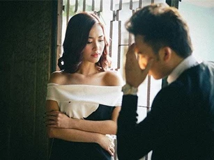 Nhìn mẹ ngã trên sàn còn vợ trừng trừng đứng nhìn, tôi giận đuổi cô ấy ra khỏi nhà nhưng khi sự thật được phơi bày, tôi ân hận khôn nguôi