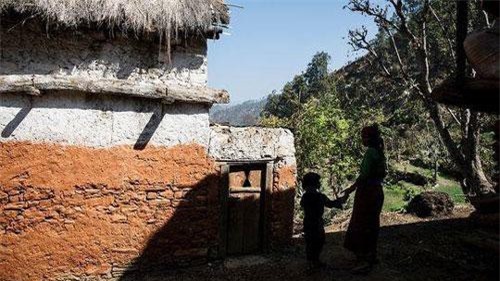 Bị đuổi vì có "kinh", hai mẹ con chết ngạt vì điều đáng sợ