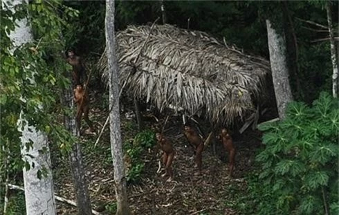 Ảnh lạ ghi lại cuộc sống thổ dân ở rừng rậm Amazon - ảnh 9