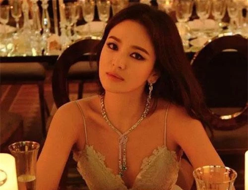 Song Hye Kyo xinh đẹp và quyến rũ trong sự kiện tại Monanco, tháng 7/2019.