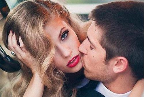 Vợ ăn cơm nhà rồi vác bụng bầu 'hộ' ông hàng xóm