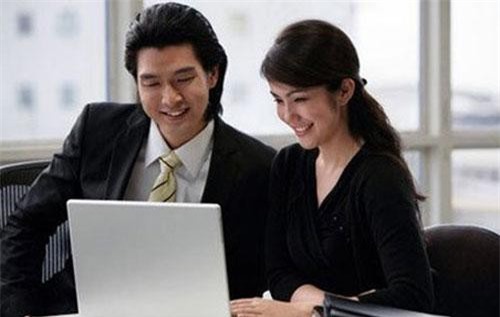 Giọt nước mắt đắng cay ngày chồng "khoe" được tăng lương