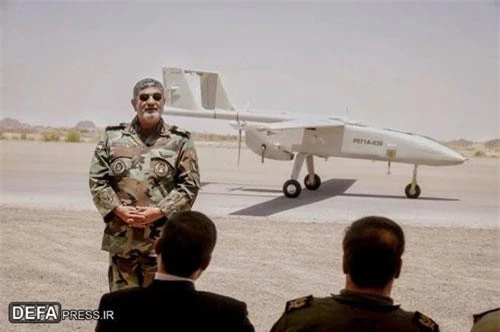 Loại máy bay không người lái Iran mới được giới thiệu có tên định danh là Mohajer-6 và có thể mang theo các loại vũ khí tấn công, bản thân Mohajer-6 xuất hiện lần đầu tiên vào năm 2017 và bắt đầu đưa vào sản xuất hàng loạt từ tháng 2/2018. Nguồn ảnh: DEFA.