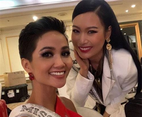 H'Hen Niê làm phù dâu cho Hoa hậu Hoàn vũ Thái Lan