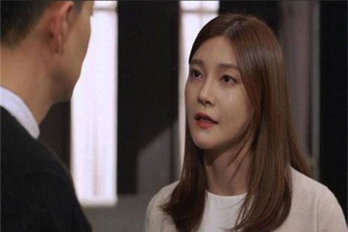 Nuốt nước mắt nhìn chồng cặp với tình cũ để rồi 3 sau khiến ai cũng bàng hoàng