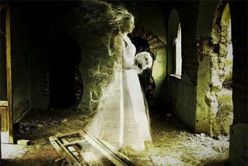Chuyện hãi hùng về chiếc váy cưới bị "ám" bởi linh hồn trinh nữ