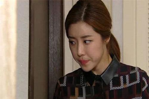 Phát hiện bí mật sởn gai ốc về vợ quá cố của chồng