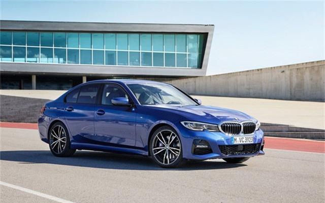 BMW 330i M Sport 2019 có giá tạm tính gần 2,4 tỷ đồng, đắt hơn cả Mercedes-Benz E 200 Sport