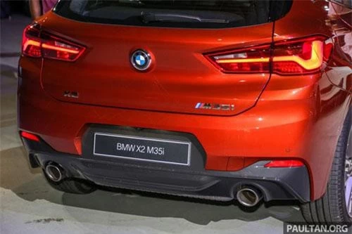 X2 M35i được trang bị phanh đĩa 18 inch ở bánh trước và thắng đĩa 17 inch ở bánh sau. Cùm phanh màu xanh với logo chữ “M”.