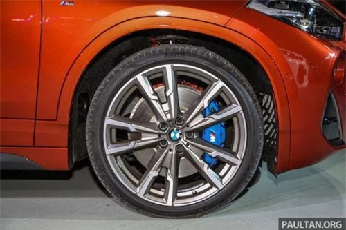 BMW X2 M35i được trang bị bộ vành 20 inch, lốp Pirelli P-Zero.